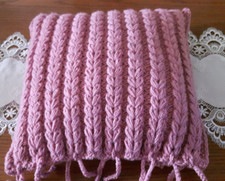 Kissen gestrickt, gefüllt mit