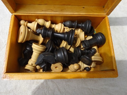 Alte schachfiguren könig - alte,