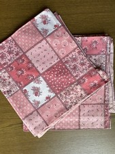 2 Tischdecken 110x110cm indisches Muster Druckdecke rötlich rosa hellrot