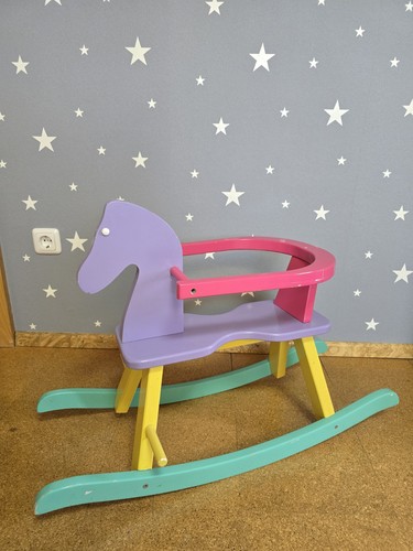 Buntes holzschaukelpferd - buntes,