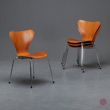Fritz Hansen Serie 7 Stuhl Eiche Braun Stapelstuhl Jacobsen Danish Design Chair