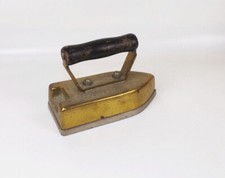 Altes Bügeleisen Messing