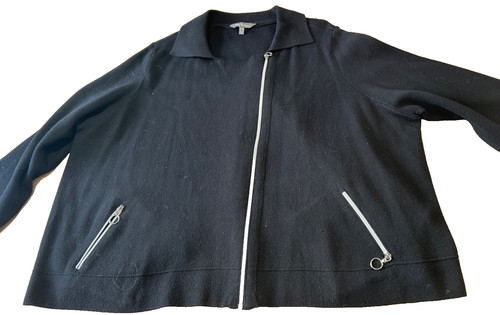SchwarzeStrickjacke