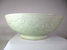 große Anbietschale China Seladon Porzellan gemarkt+ signiert Dachen-Flachrelief