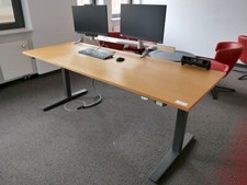 Schreibtisch Vitra CDS elektrisch höhenverstellbarer Steh-Sitz-Tisch 210