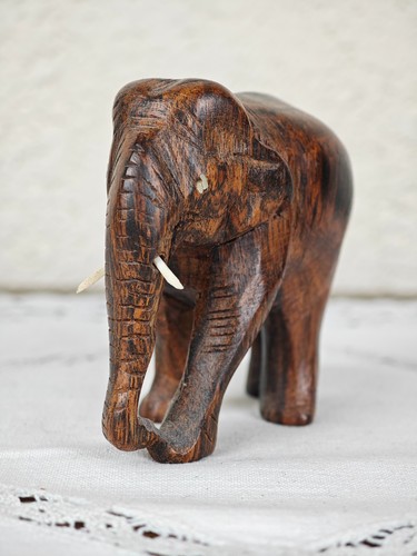 Afrikanische holzfigur elefant - afrikanische,