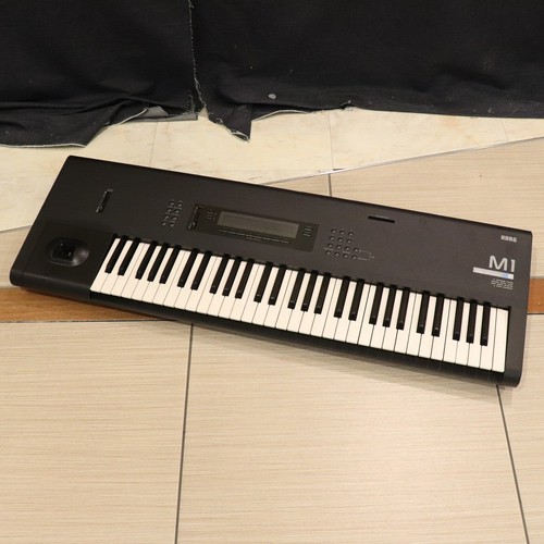 Korg music workstation 61 - m1,