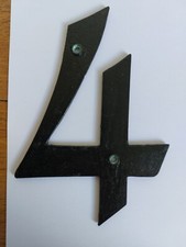 Hausnummer 4