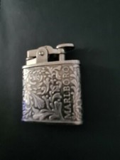 Marlboro - Gasfeuerzeug . Metall . Jugendstil - Dekor . Aus Deko . Gebr .