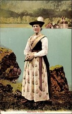 Ak Frau vor einem See in