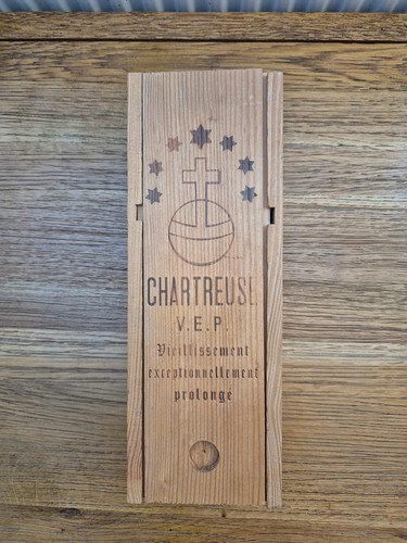 Chartreuse vep wooden box - chartreuse, no