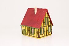H0 kleines gelbes Fachwerkhaus fertig aufgebaut