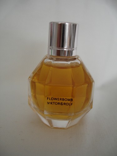 Victor rolf flowerbomb - &,