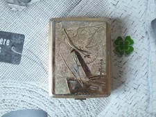 Zigarettenetui, Weltraum