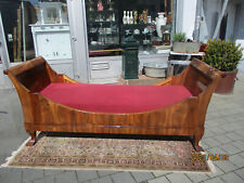 Biedermeier Gondelbett um 1830 in Nussbaum aus Frankreich