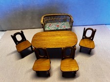 Puppenmöbel, Puppenhaus Inventar, 1:12 ,Konvolut aus Holz, Bank, Tisch, 4 Stühle