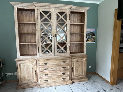Vitrinenschrank