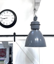 Riesiges Industrie Leuchthaus