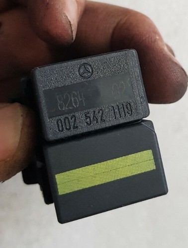 Relais 0025421119 mercedes - 0025421119,