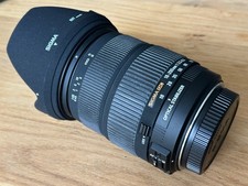 Sigma DC 18-200 mm F/3.5-6.3 OS HSM Objektiv mit Sigma Anschluss.