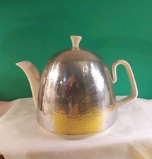 Kanne Porzellan mit Haube, WAKU 19 X 25cm, 1,25 Liter Fassungsvermögen, Made in