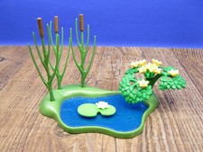 Teich mit Blumen & Schilf