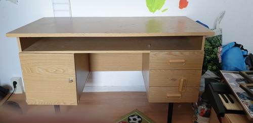 schreibtisch