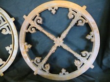 Verziertes rundes gussfenster - rundes,