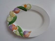 BASSANO SERVIERPLATTE Platte Keramik handbemalt Früchterelief 22 x 17 cm