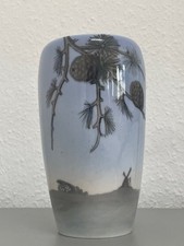 Vase mit Zweig und Landschaft