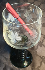 XXL 1 Liter Weinglas Römer Ruwer grün Relief Weintrauben Pokal Kristall H. 25 cm