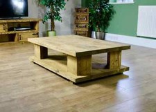 RUSTIKALER COUCHTISCH IM