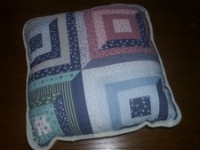 KISSEN  / DEKOKISSEN /  für  Katze  ins  Körbchen  / Gartenbank  /  PATCHWORK