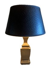 Gemütlichkeit In Dunkler Jahreszeit Tischlampe aus Messing und Leder