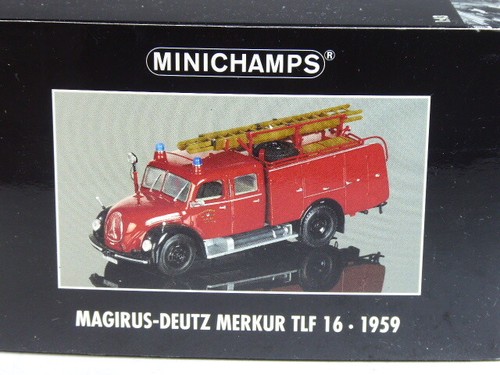 Minichamps 439141070 - (yg-17),