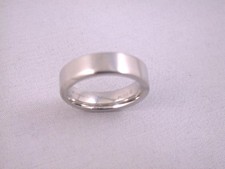 schlichter glatter Ring aus Platin 950  