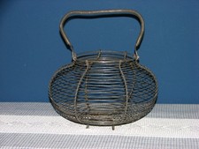 Alter runder Drahtkorb