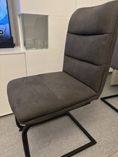 Moderner dunkelgrauer