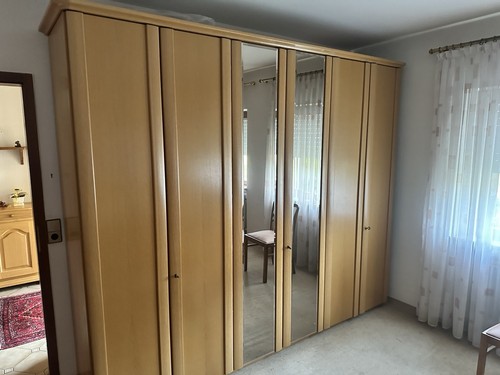 Großer kleiderschrank mit - großer,