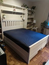 HEMNES Bettgestell, weiß gebeizt, 160x200 cm, mit einer Matratze.