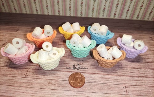 Korb mit toilettenpapier - toilettenpapier,