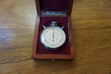 Mechanische Stoppuhr mit Schleppzeiger