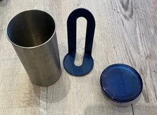 Silber/blauer Kaffee Pad Halter