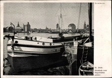 Ak Stralsund, Hansestadt, Blick vom Rügendamm auf die entfernte Stadt - 4718299