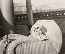 Süßes Baby mit Pudelmütze