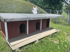 Biete Wetterfeste Outdoor Hundehütte (f. 3 Hunde) - in sehr gutem Zustand