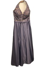 festliches fliederfarbenes Kleid mit Spitze und Strass in Größe 36