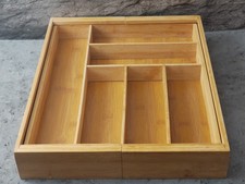 Ausziehbarer Besteckkasten aus