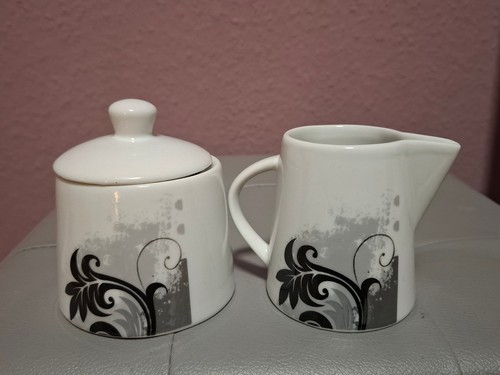 Geschirr milchkännchen und - milchkännchen,