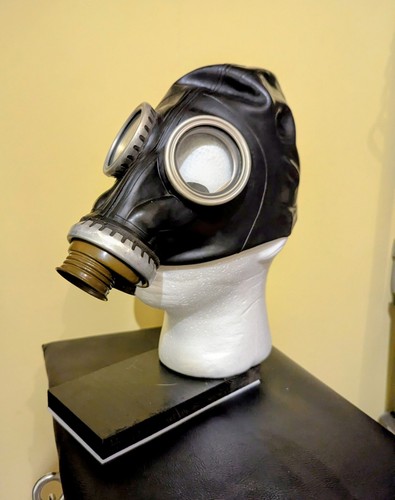 Latex-Cosplay-Gasmaske